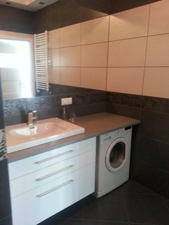 Strict Center Towarowa Apartment Poznan Bagian luar foto