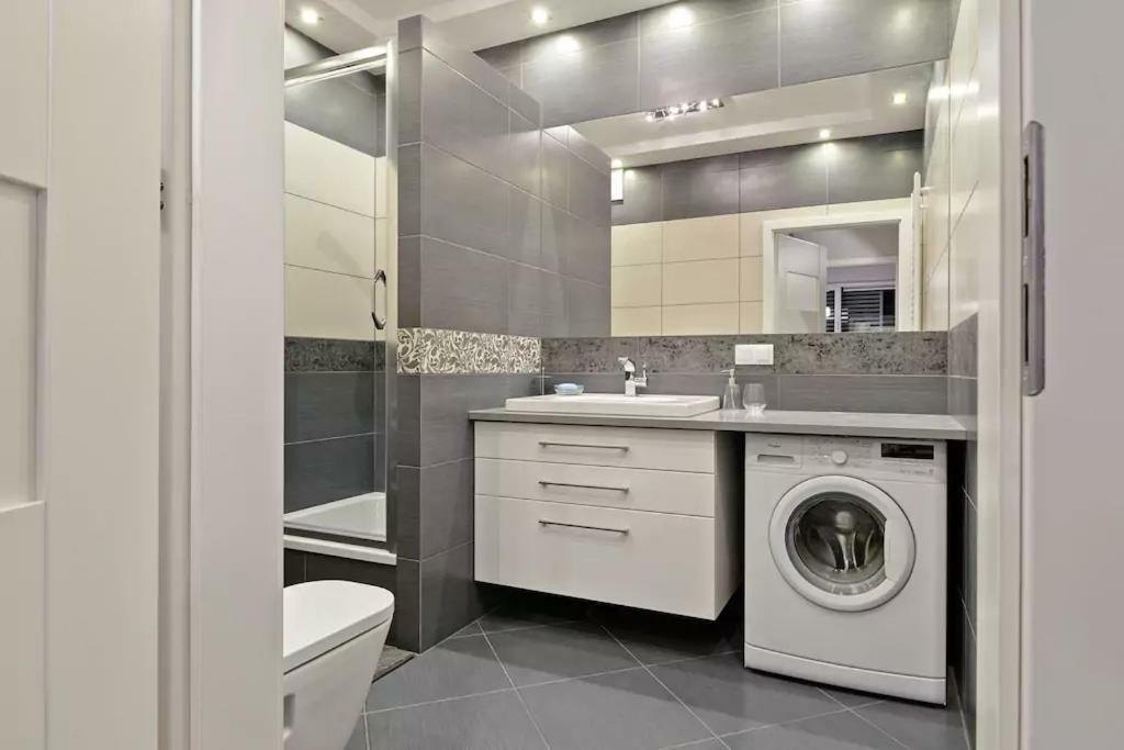 Strict Center Towarowa Apartment Poznan Bagian luar foto
