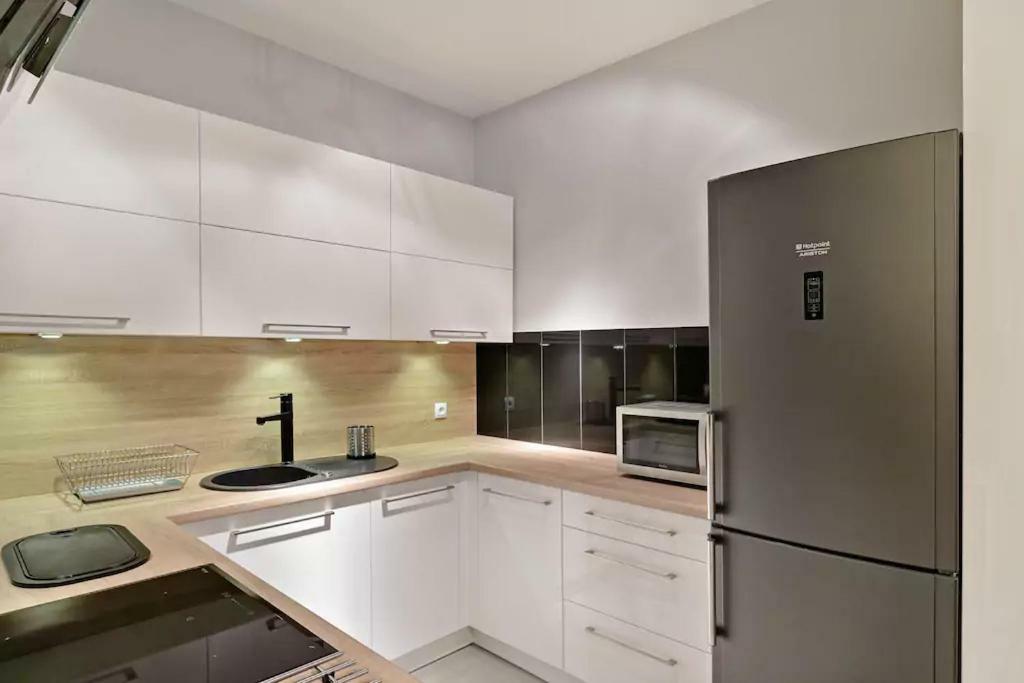 Strict Center Towarowa Apartment Poznan Bagian luar foto