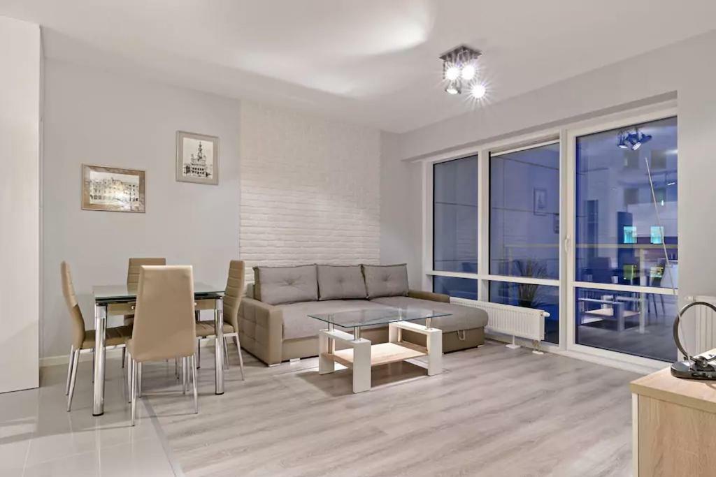 Strict Center Towarowa Apartment Poznan Bagian luar foto