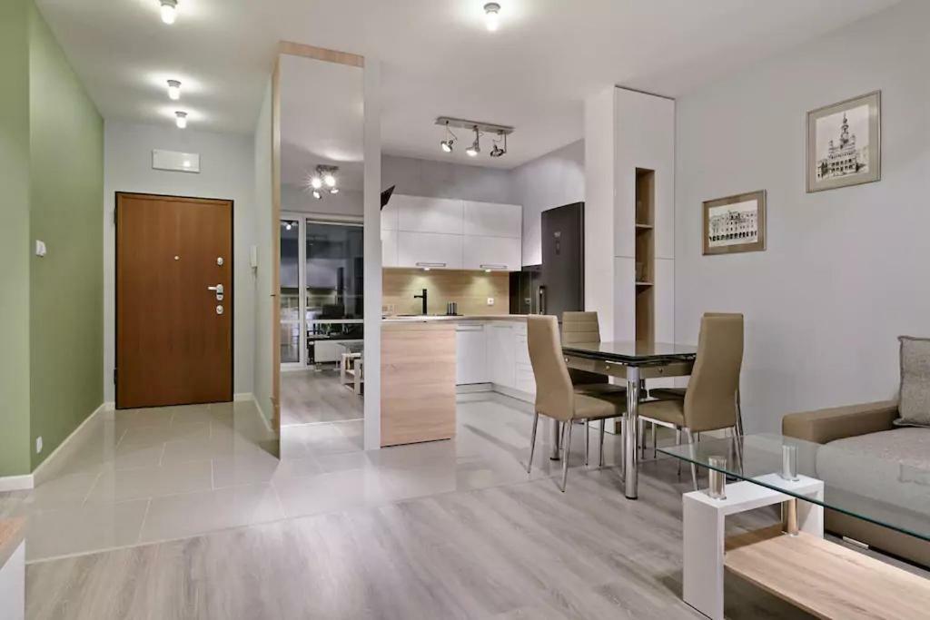 Strict Center Towarowa Apartment Poznan Bagian luar foto